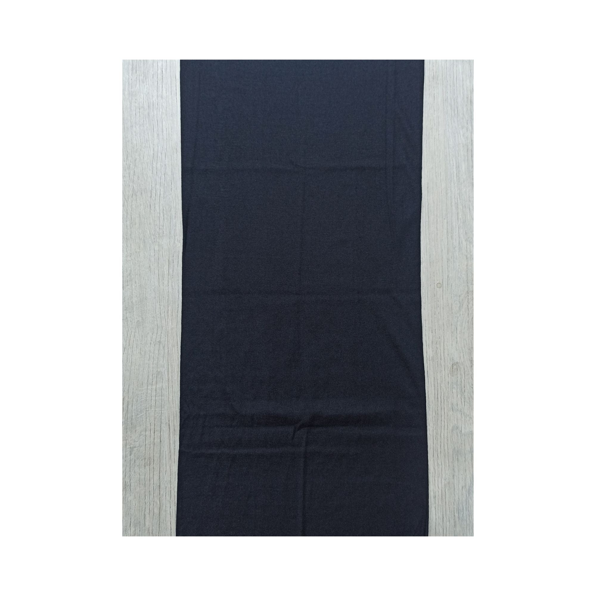 Bandana Tubular Negro puesta como bufanda